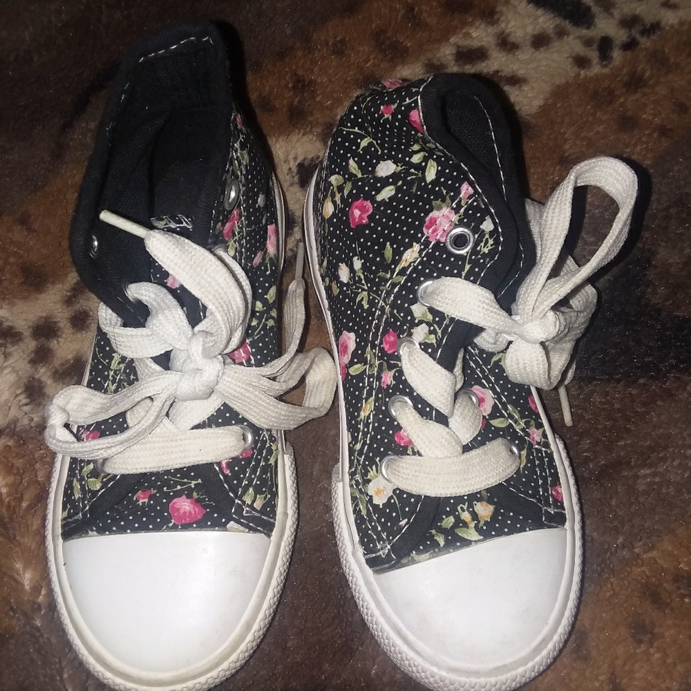 Girls shoes
